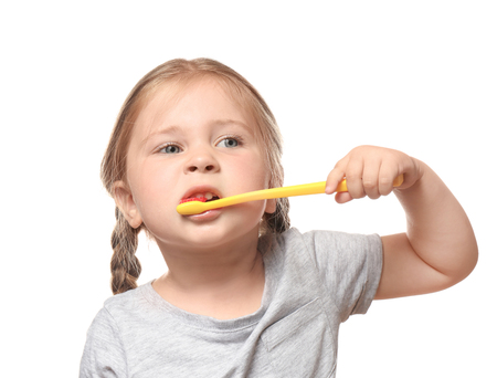 Это изображение имеет пустой атрибут alt; его имя файла - 111416919-cute-little-girl-brushing-teeth-isolated-on-white.jpg